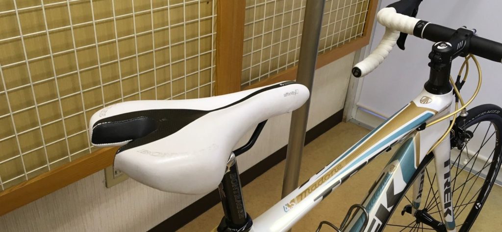 自転車 の サドル の 下げ 方