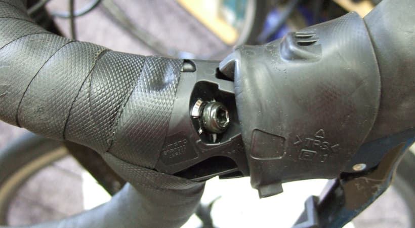 ロードバイクのSTIレバーで起こっていたケーブル断線とブラケット固定に関係するアクシデント