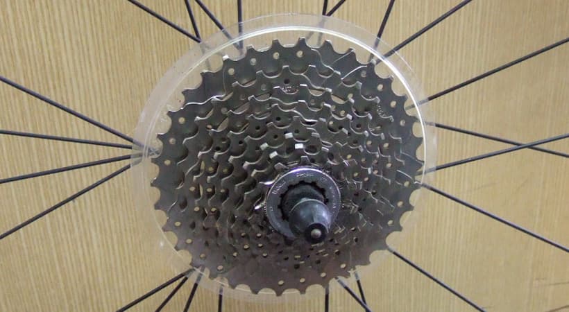 カセットフリーの回転不良とシフト不良が生じていたロードバイク